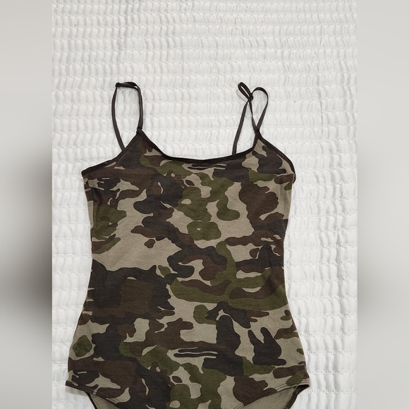 Zenana Outfitters Camo Bodysuit Size S - Picture 9 of 13